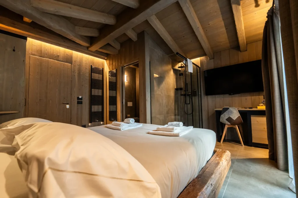 Design in legno della camera King con Jacuzzi